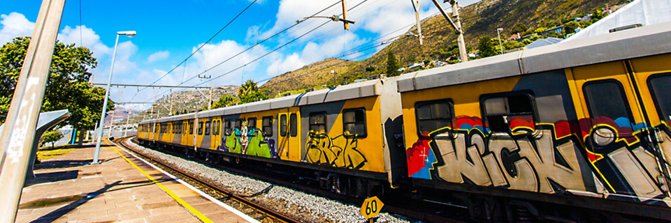 Die Bahn setzt im Kampf gegen Graffiti auf Pulverbeschichtung - das ideale Anti-Graffiti-Mittel